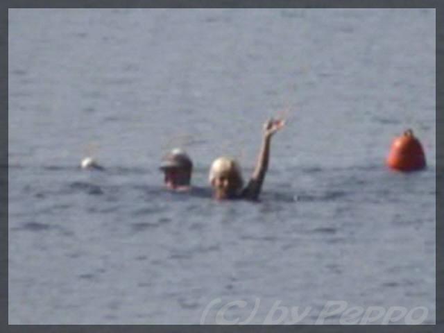 Rosmarie und Helga im Wasser